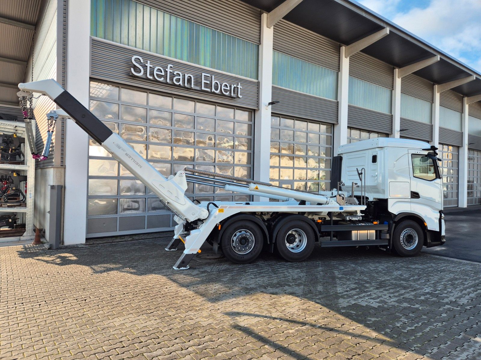 Fahrzeugabbildung Iveco AS280X58Y/ PS ON Meiller AK 16. T Funk AHK Cam