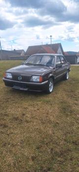 Opel Ascona C Limousine - Opel Ascona: Privatanbieter