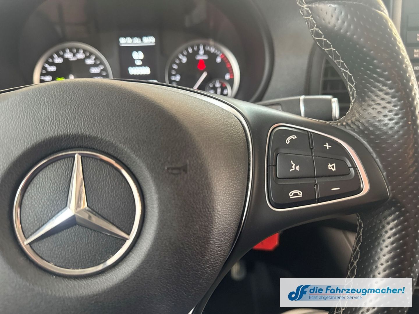 Fahrzeugabbildung Mercedes-Benz Vito Tourer 119 CDI 4x4 lang Navi LED Blendfrei