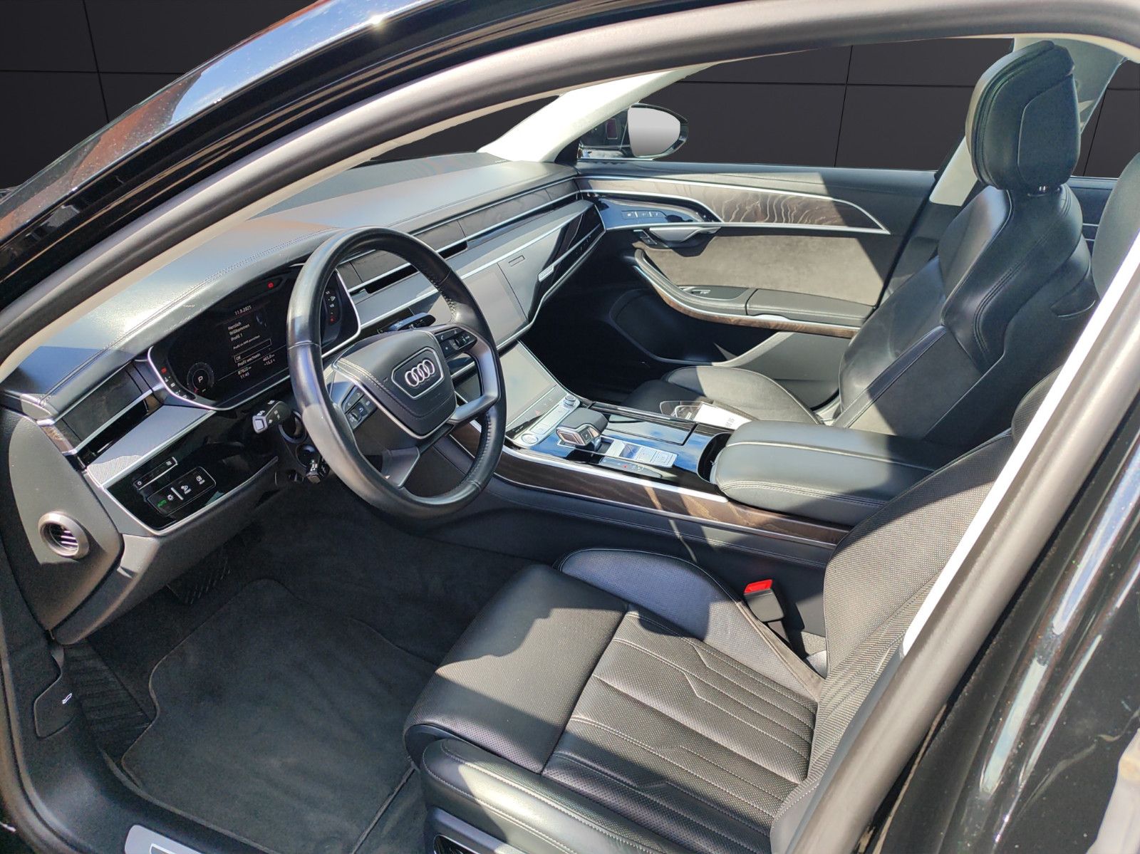 Fahrzeugabbildung Audi A8 50 TDI quattro Matrix*HeadUp*Pano*B&O*Navi