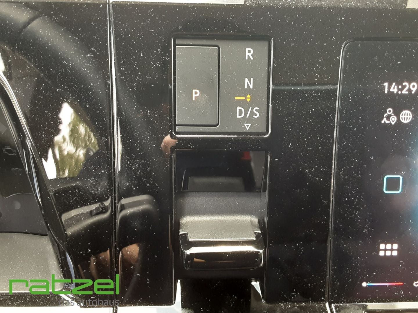 Fahrzeugabbildung Volkswagen T7 Multivan Life 2.0 TDI DSG 7-SITZER Navi Digit