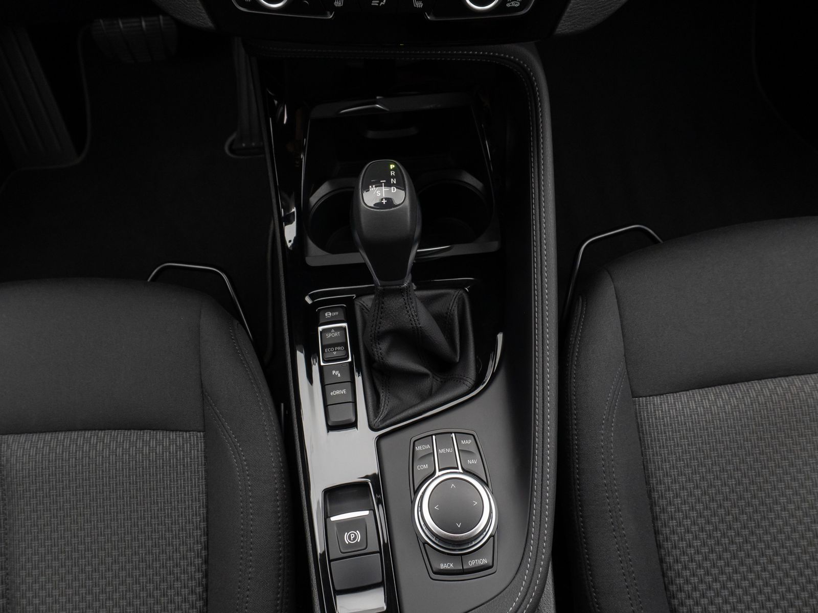 Fahrzeugabbildung BMW X2 xD25e Kamera DAB Lordos Geschwindigkeitsreg