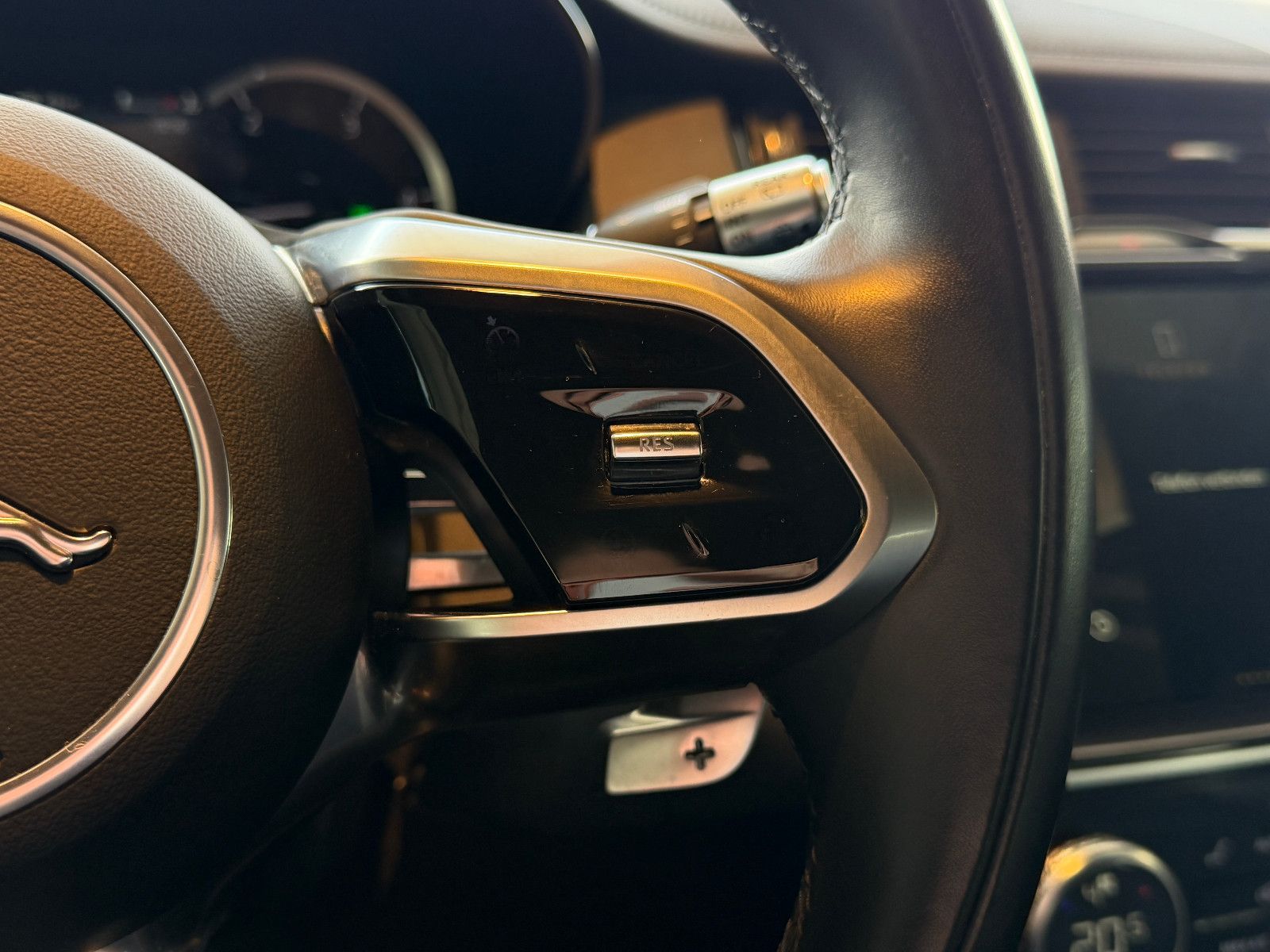 Fahrzeugabbildung Jaguar E-PACE S AWD/BLACK-PACK/360°KAM/LED/3D-KAMERA/
