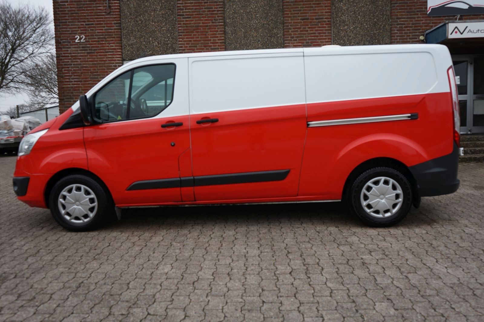 Fahrzeugabbildung Ford Transit Custom 290 L2H1 2.0 TDCI FWD 170HK