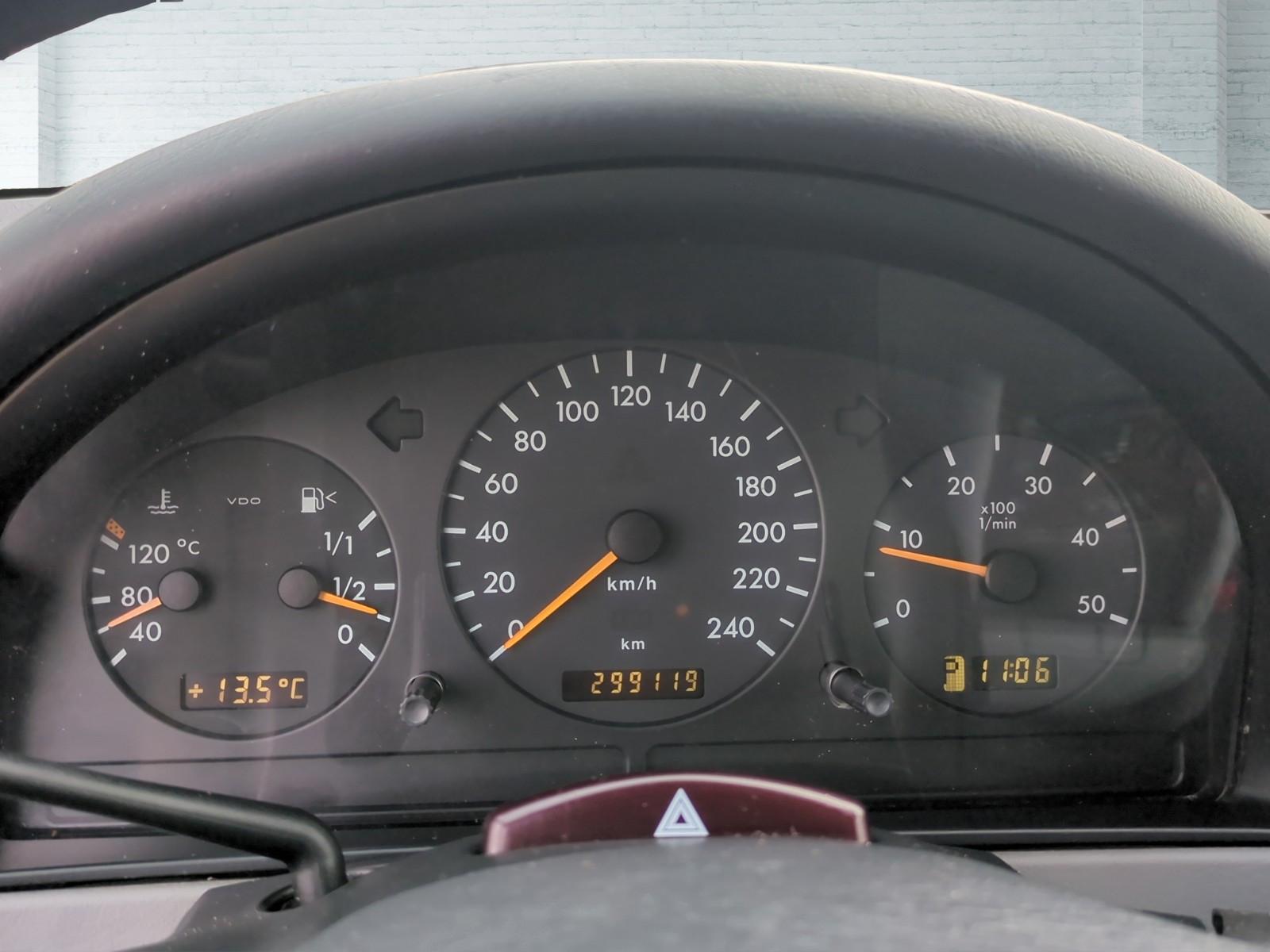Mercedes-Benz ML270 2004 — photo 19