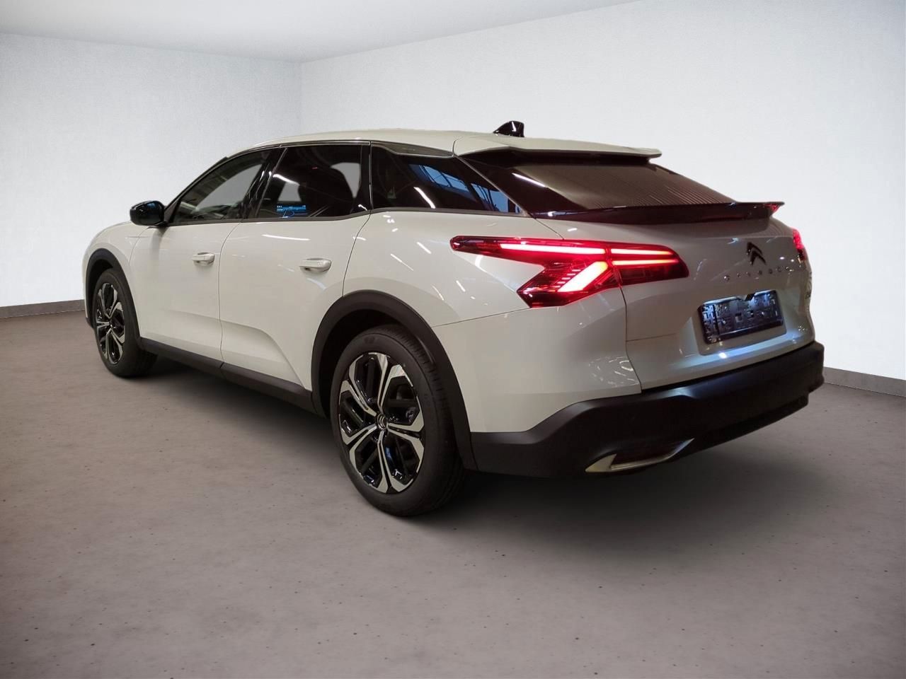 Fahrzeugabbildung Citroën C5 X Hybrid 145 DCS6 Plus Automatik Winter Paket