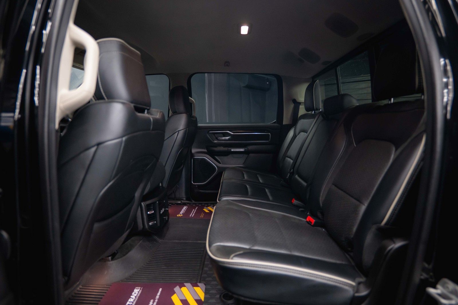 Fahrzeugabbildung Dodge RAM 5.7 V8 HEMI 4x4 LARAMIE Offroad Night LED