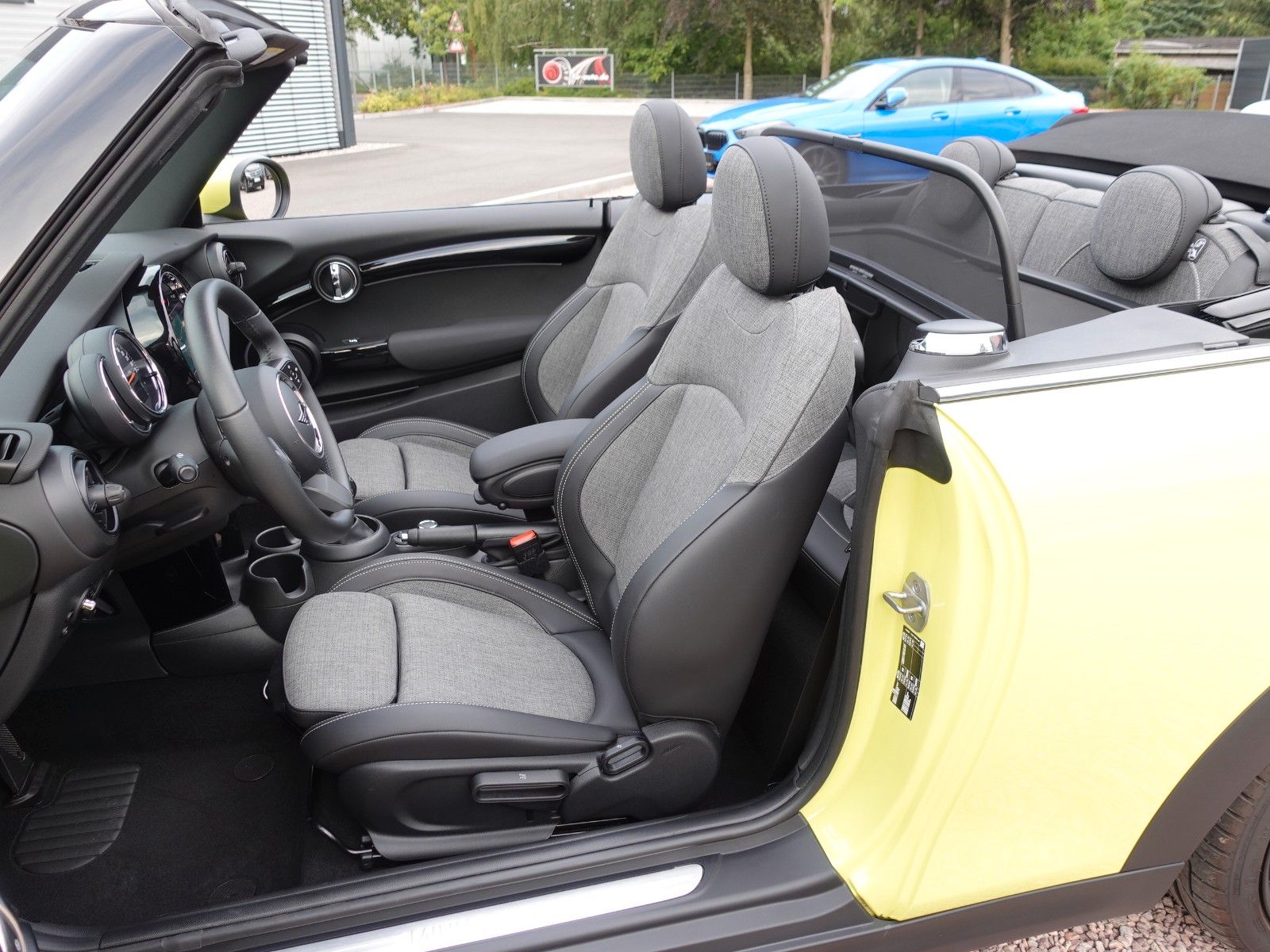 Fahrzeugabbildung MINI Cooper Cabrio Aut. I.Hd Navi CarPlay ZestyYellow