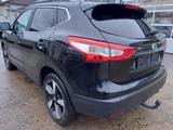Nissan Qashqai 1.6 dCi Tekna Pano Alcantara Kamera - Nissan Qashqai mit Diesel-Antrieb: Limousine