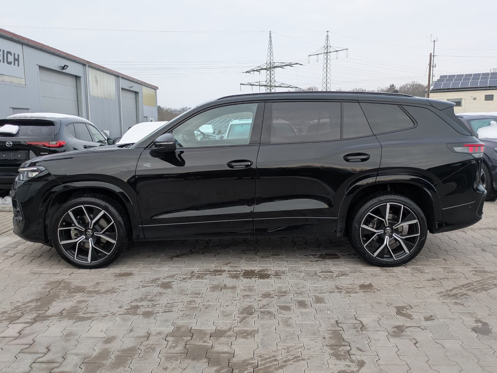 Fahrzeugabbildung Volkswagen Tayron 2.0 TDI 4M R-Line BLACK*7Si*MATRIX*PANO