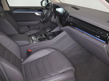 Volkswagen Touareg - 11