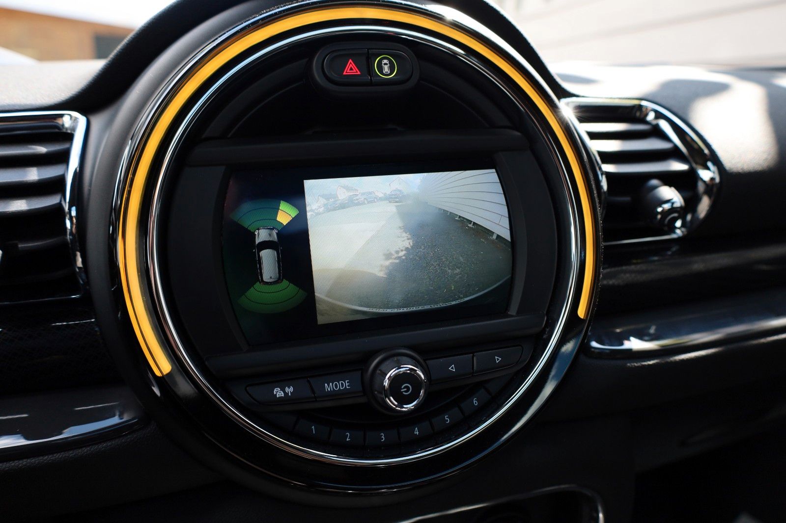 Fahrzeugabbildung MINI Clubman SD Cooper All4 Navi,LED,PanDach,Harman/K