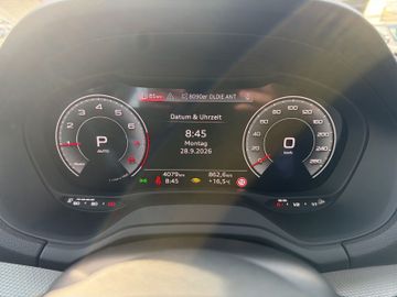 Audi Q2 35 TFSI S-LIne KAMERALEDTEMPOMAT