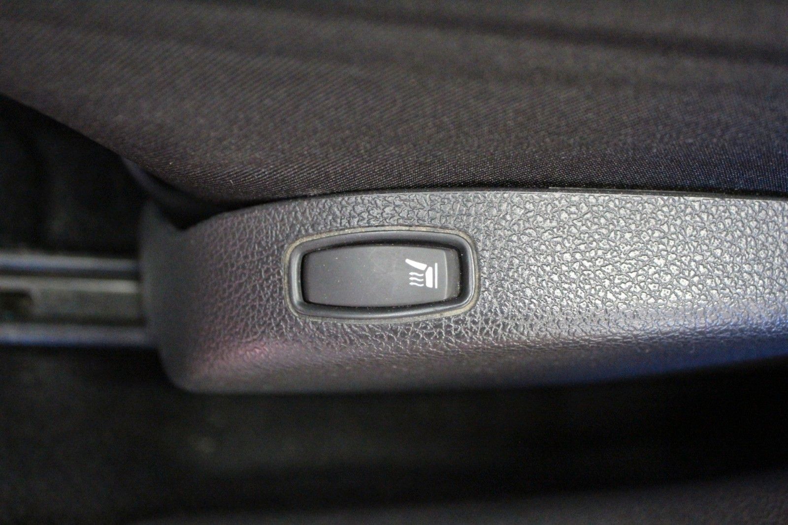 Fahrzeugabbildung Dacia Duster   SCE 115  Laureate   AHK *Navigation*