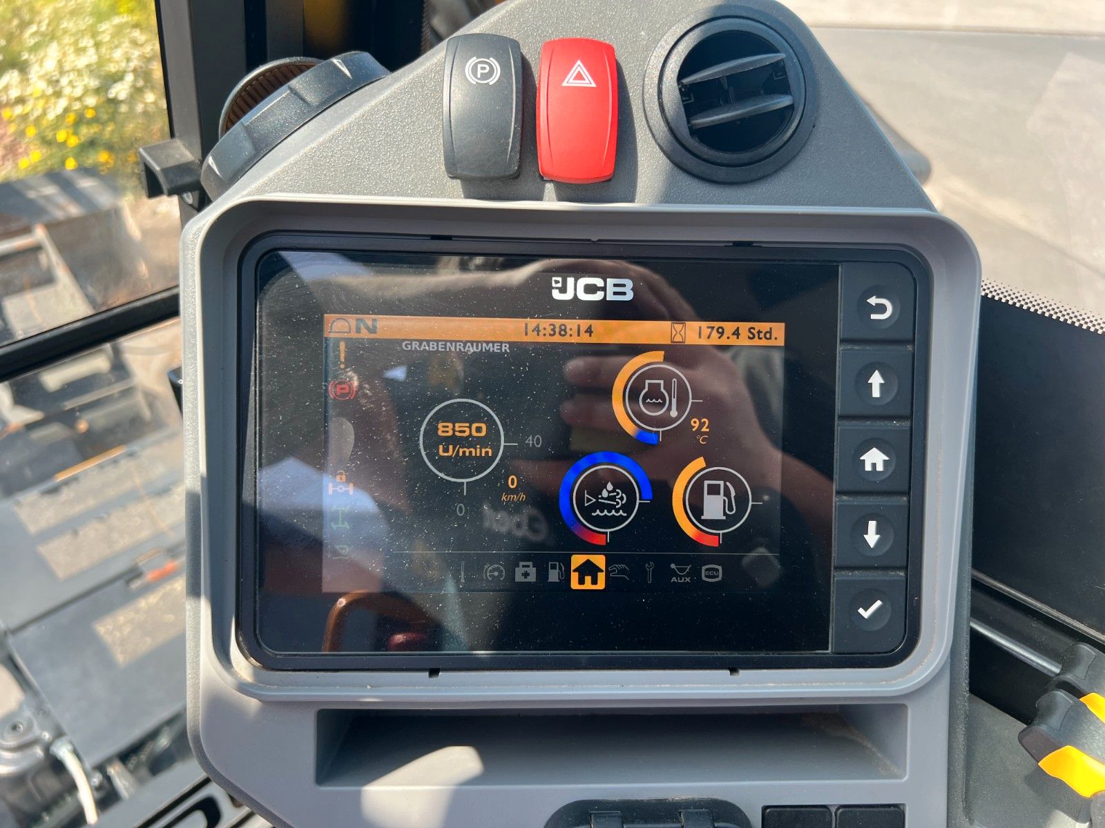 Fahrzeugabbildung JCB Hydradig 110W / Pratzen / nur 179h / Löffelpaket
