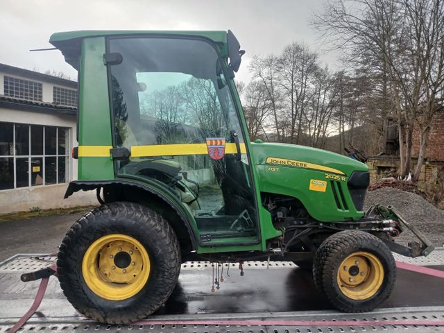 John Deere 2025 R HST 4x4 (268 ED) Kleintraktor