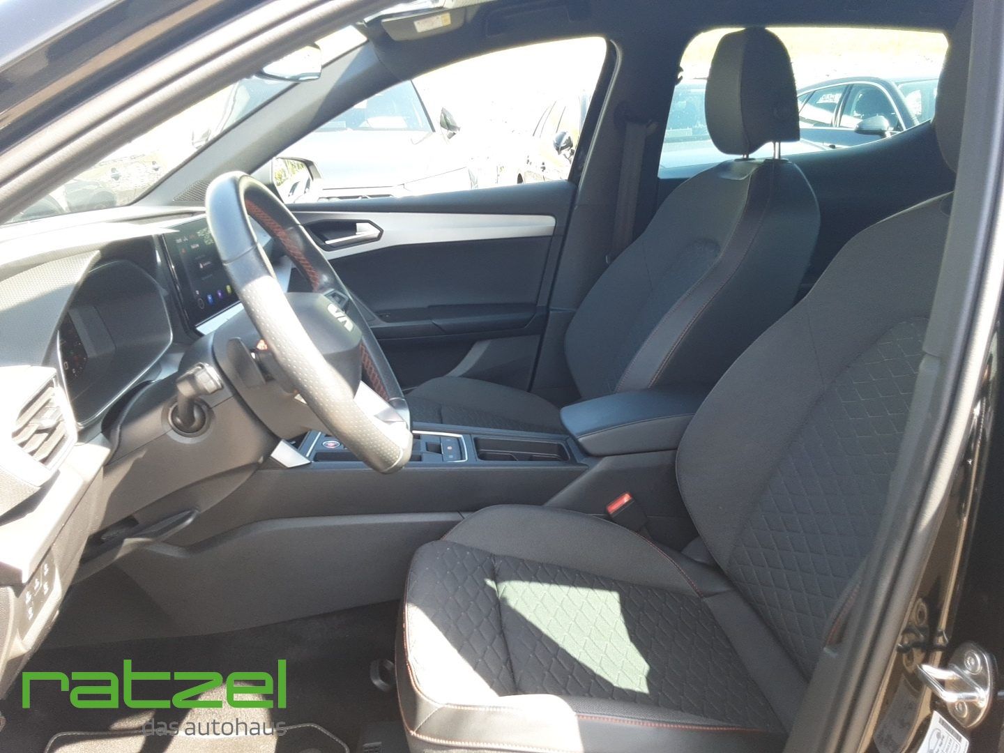Fahrzeugabbildung SEAT Leon 1.5e TSI FR LED ACC elektr. AHK Navi dig. C