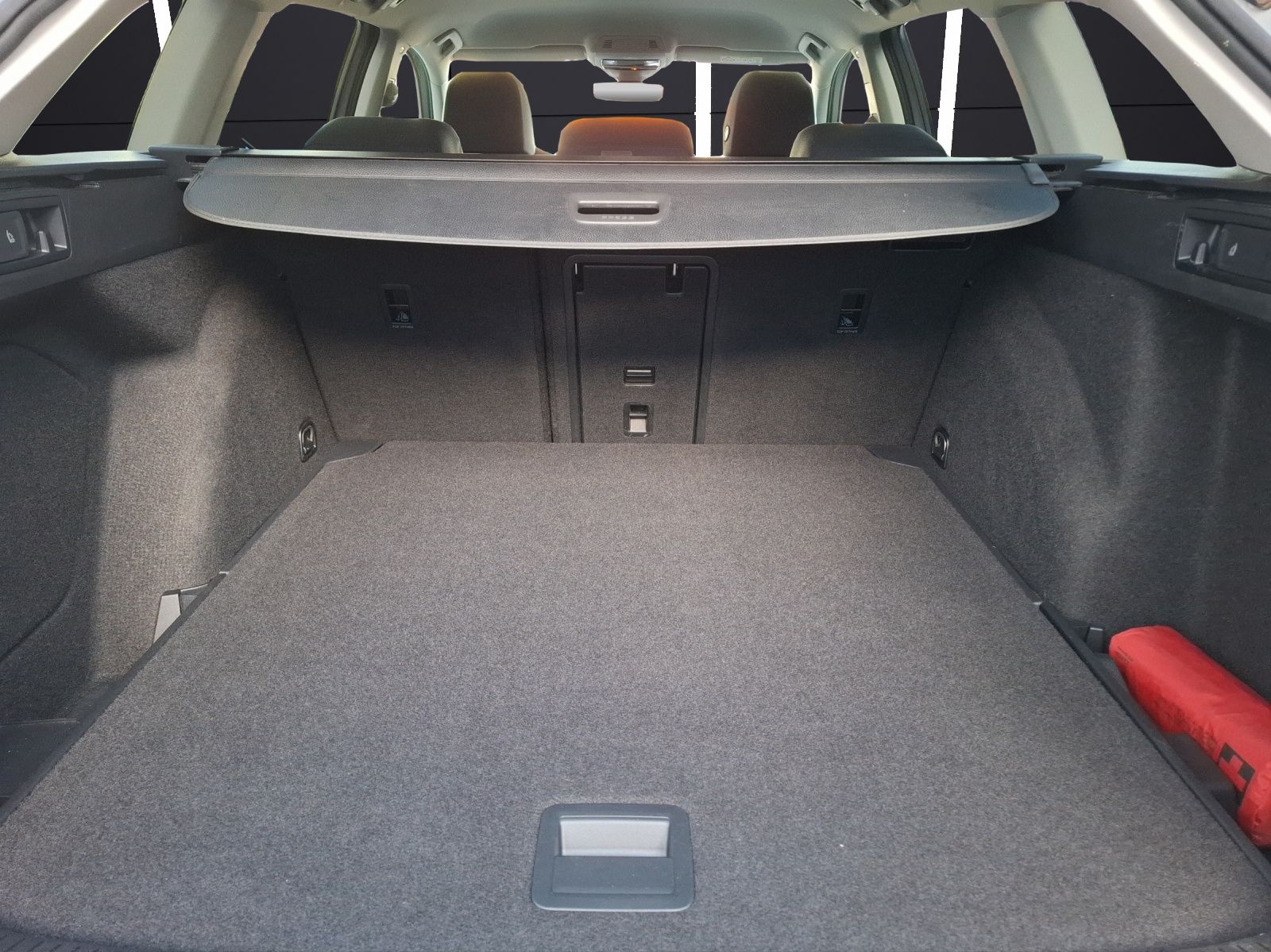 Fahrzeugabbildung Volkswagen Golf VIII Variant TSI Standhzg Kamera ACC LED Na