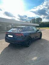 Audi Q8 50 TDI quattro S-Line - blaue Audi Q8