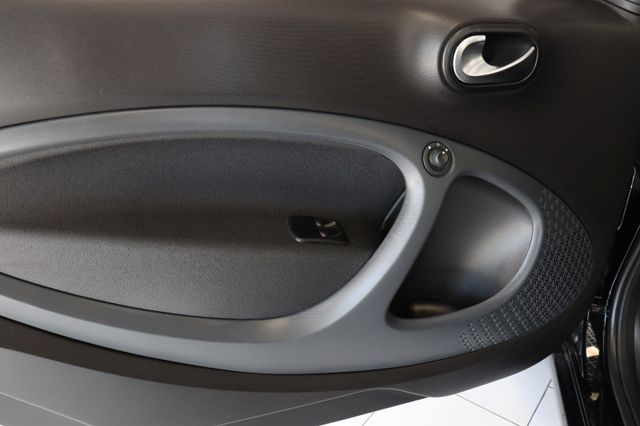 Fahrzeugabbildung Smart ForTwo Cabrio|AUT.|NAVI|LEDER|SHZ|JBL|LED