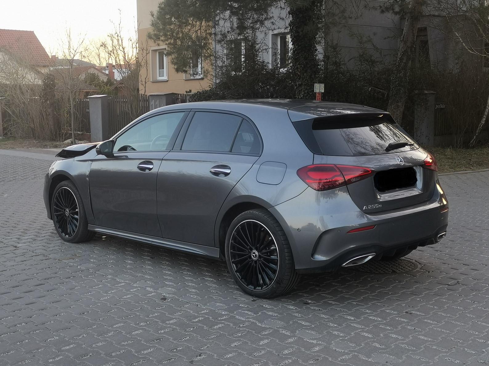 Mercedes-Benz A 250 e Plug-in,AMG, Panorama,
