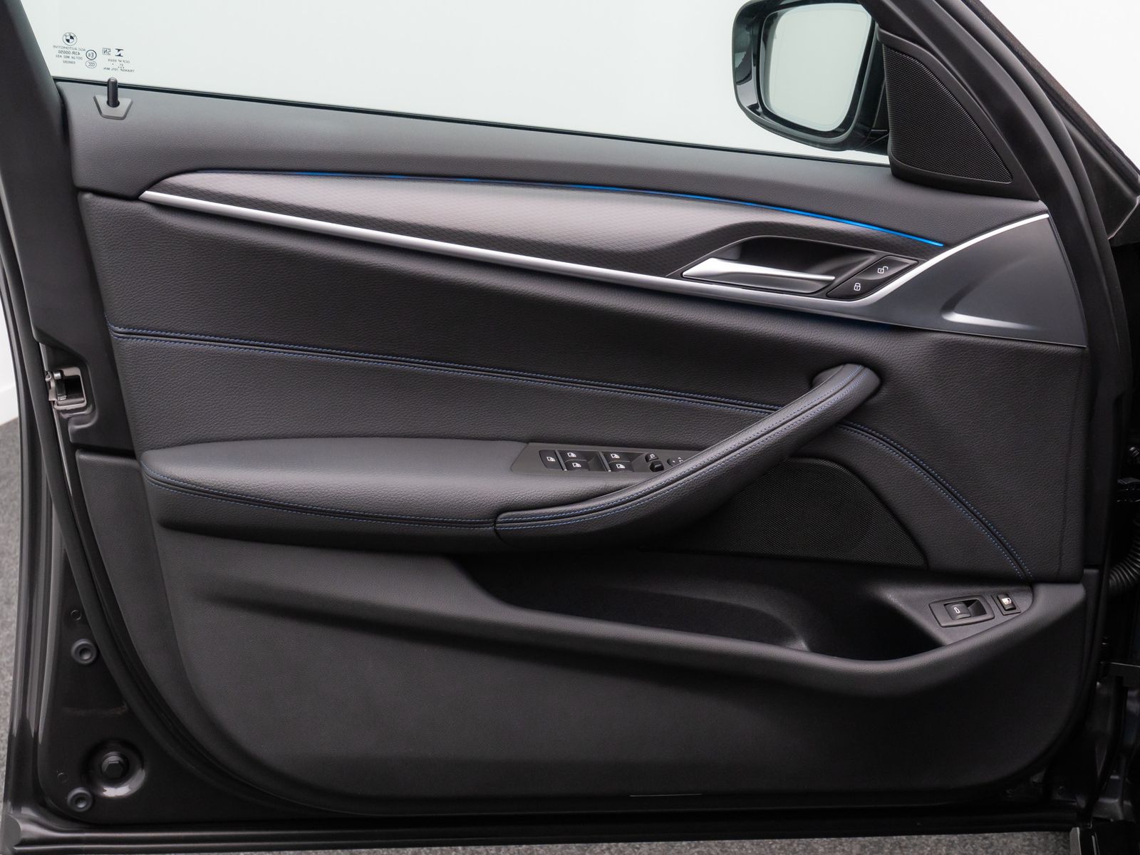 Fahrzeugabbildung BMW 530e M Sport Laser DAB HiFi HUD DispKey Panorama