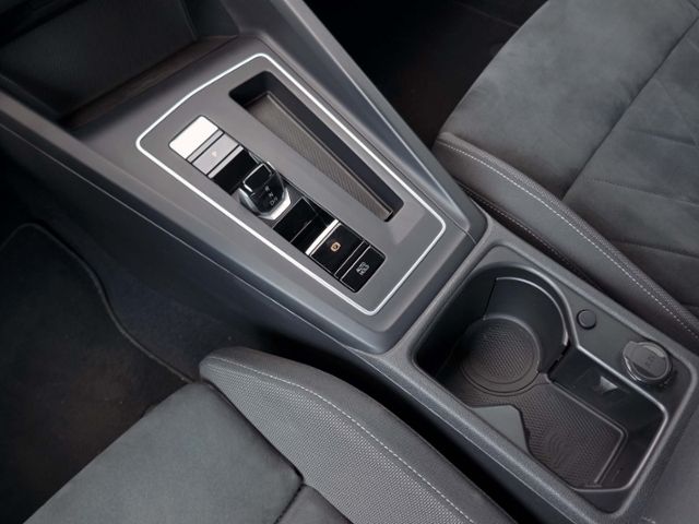 Fahrzeugabbildung Volkswagen Golf VIII Variant Style 2.0 TDI DSG LED RFK ACC