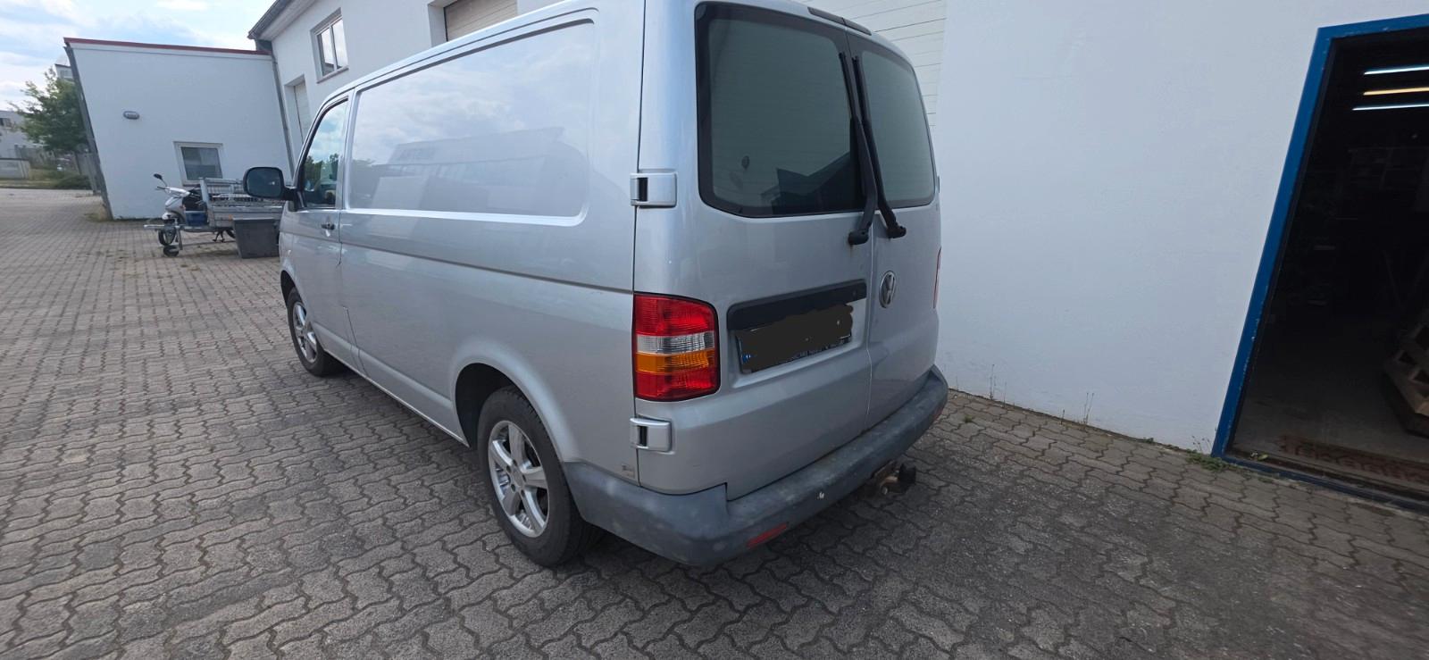 Volkswagen Transporter 2009 — photo 8