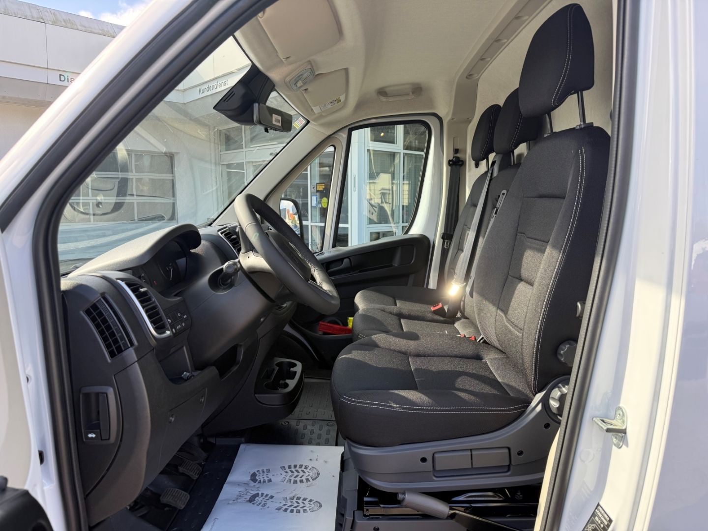 Fahrzeugabbildung Opel Movano Kasten H2 35 L3H2 BlueHDI 140