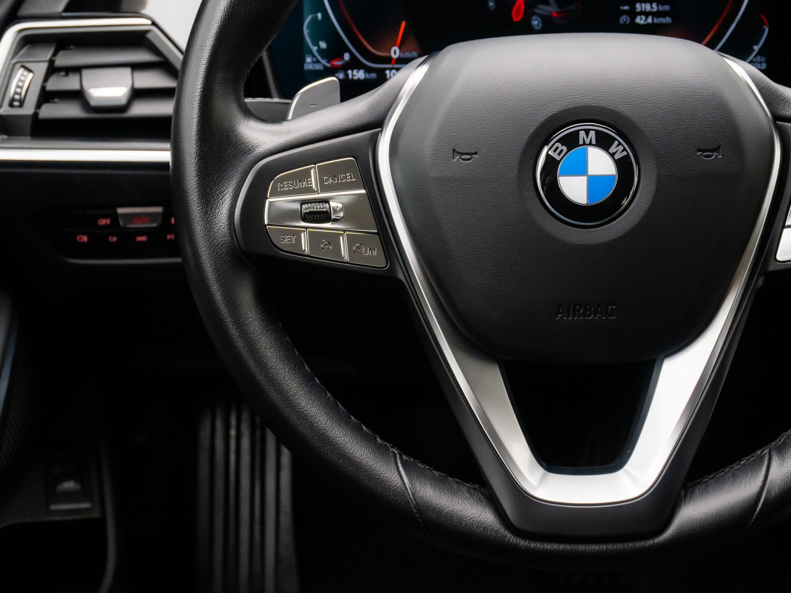 Fahrzeugabbildung BMW 320d DAB HiFi PDC Alarm Sport Geschwindigkeitsre