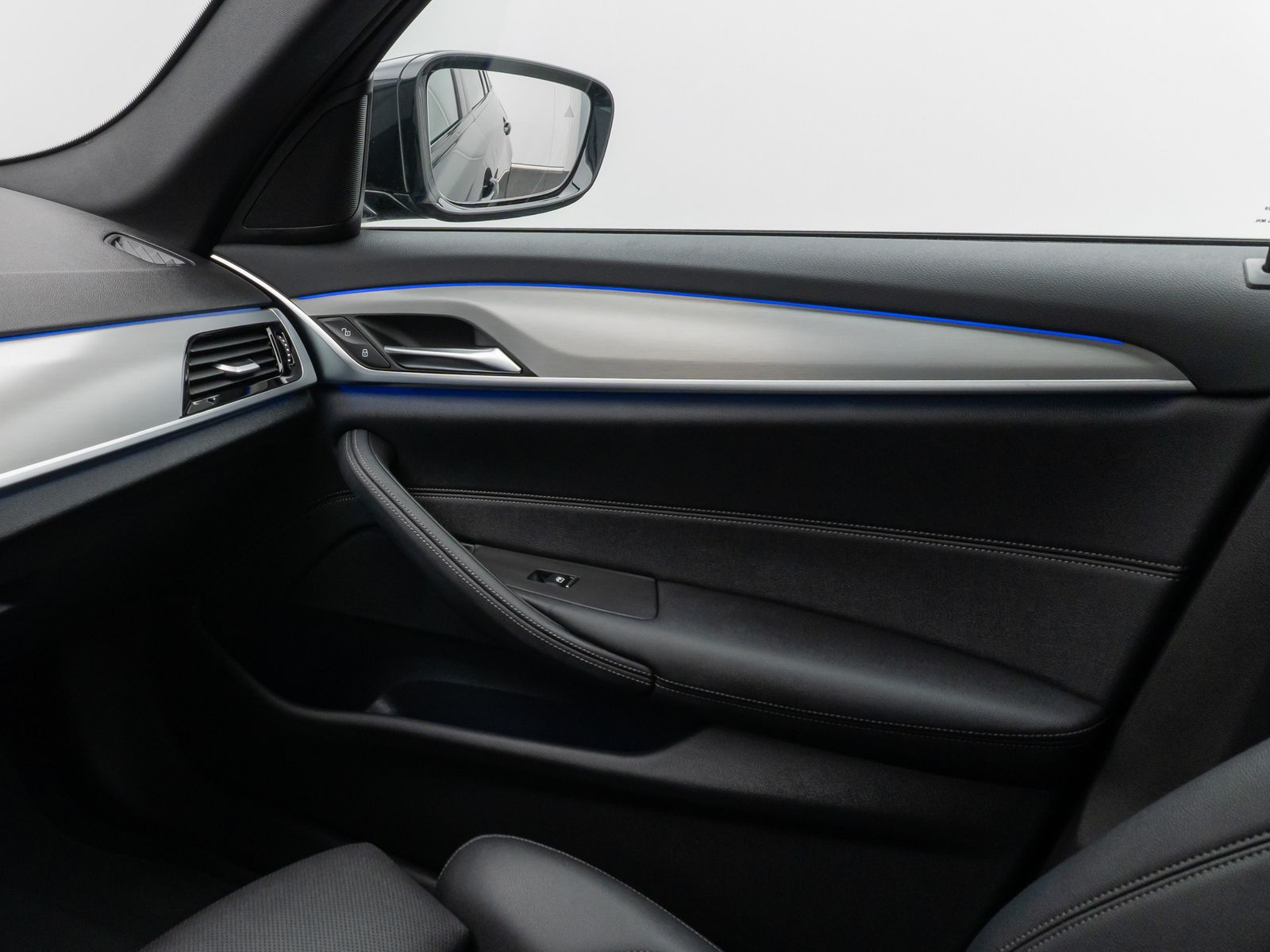 Fahrzeugabbildung BMW 530d  M Sport Kamera Laser HUD DAB HiFi Komfort