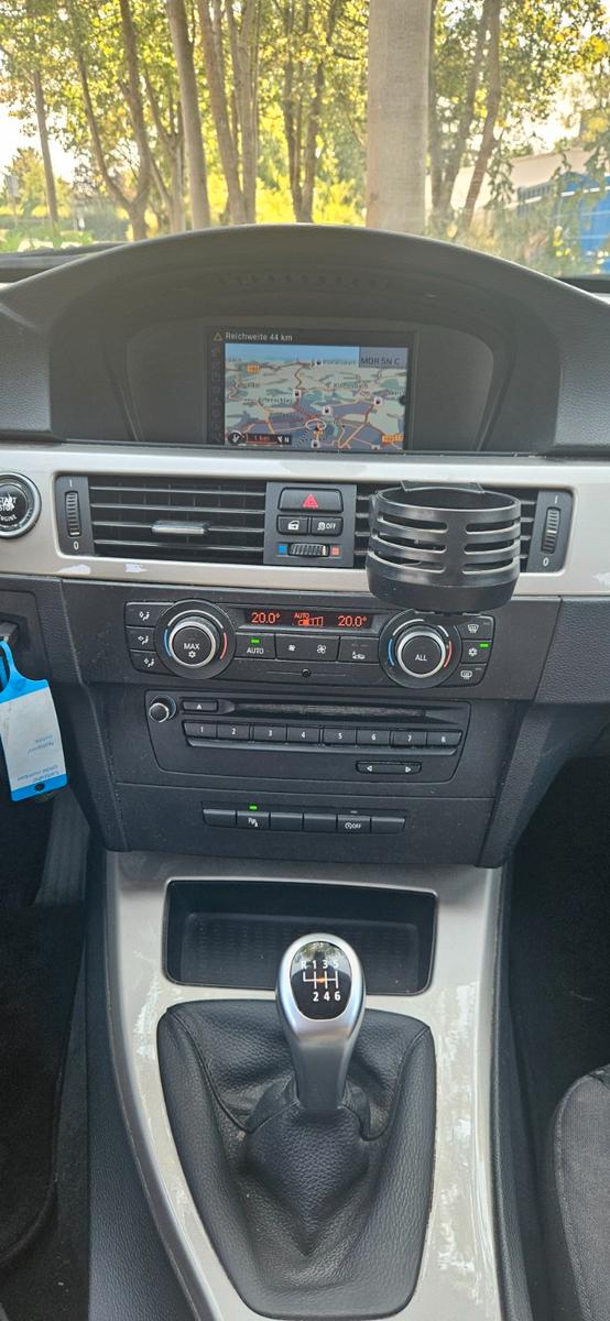 BMW 320 2011 — photo 8