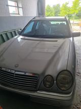 Mercedes-Benz Mercedes E320 W210 T-Modell 4MATIC Silber ... - gebrauchte Mercedes-Benz E 320 aus dem Jahr 1996