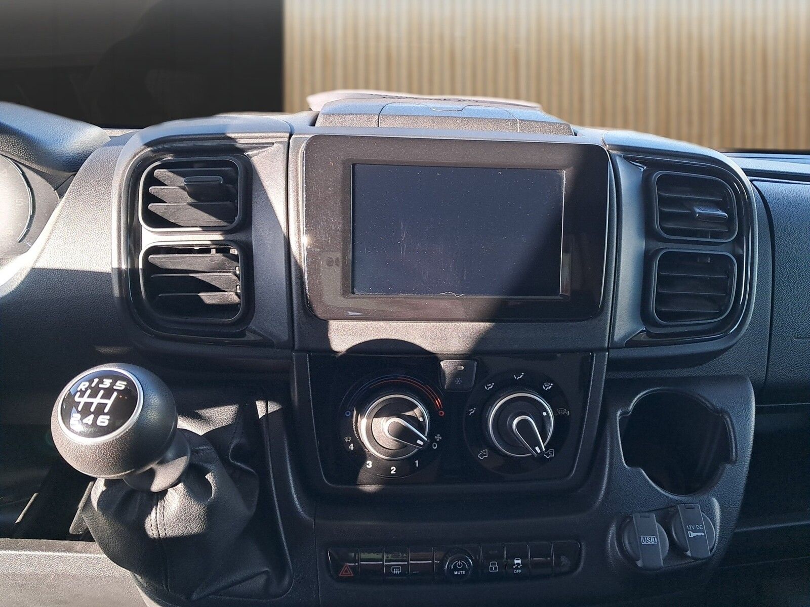 Fahrzeugabbildung Forster A 699 DVB Luftfederung Sat/TV Solar Markise