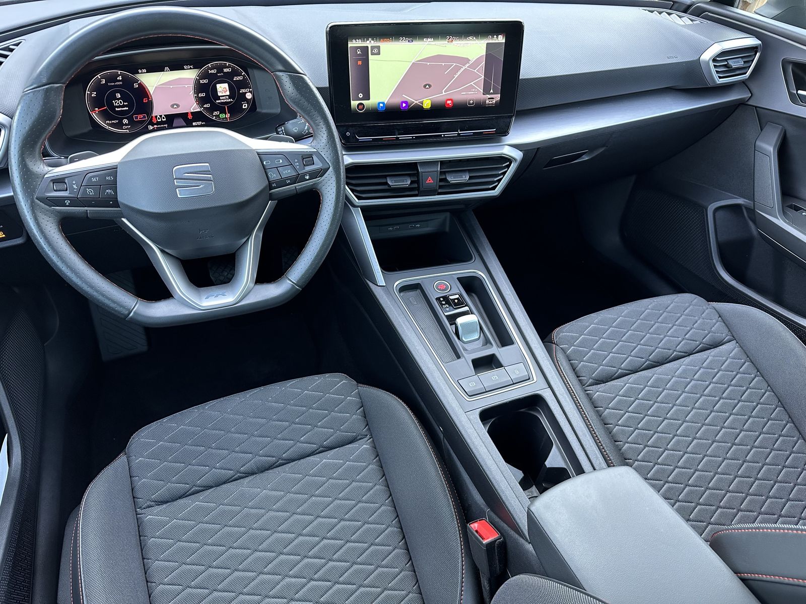 Fahrzeugabbildung SEAT Leon 2.0 TDI DSG FR NAV+LED+ACC+CARPLAY+17ZO+1HD