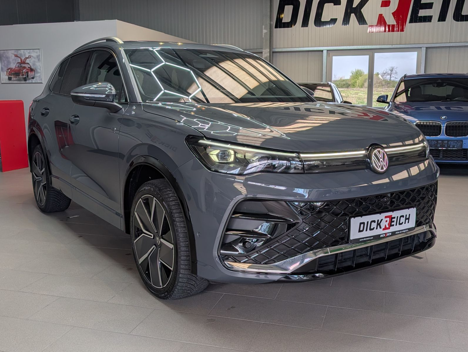 Fahrzeugabbildung Volkswagen Tiguan 2.0TDI R-Line 4M Pano H/K AHK Matrix 20"