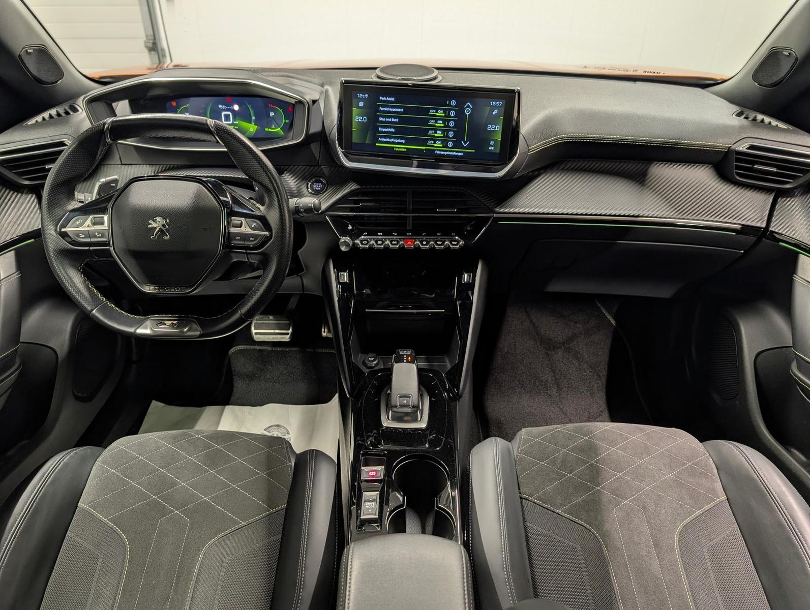 Peugeot 2008 GT LED/Navi/Focal/Pano/AHK/SHZ/Kam/ACC/18LM