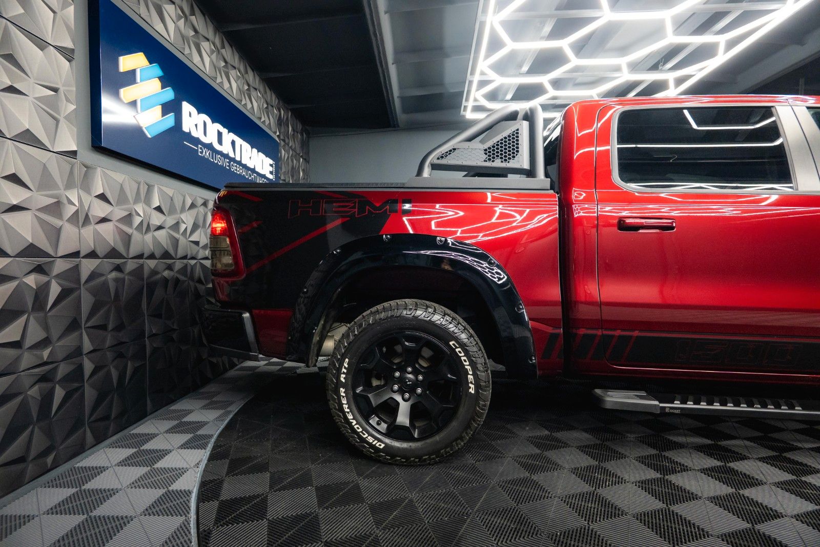 Fahrzeugabbildung Dodge RAM 5.7 V8 HEMI 4x4 OFFROAD Night-Paket *LED*