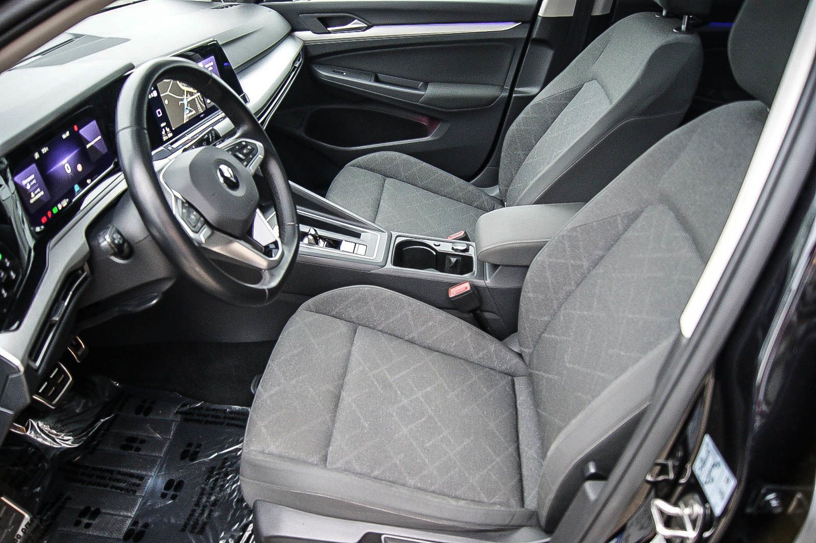 Fahrzeugabbildung Volkswagen Golf VIII Var 20TDI DSG LIFE STDHG ANHZV PANO IQ