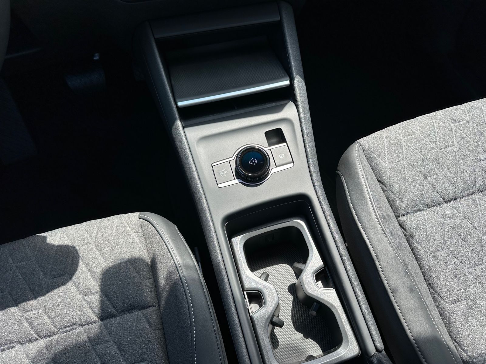 Fahrzeugabbildung Volkswagen Tiguan 1.5 eTSI Life DSG Navi/AHK/ACC/LED/SHZG