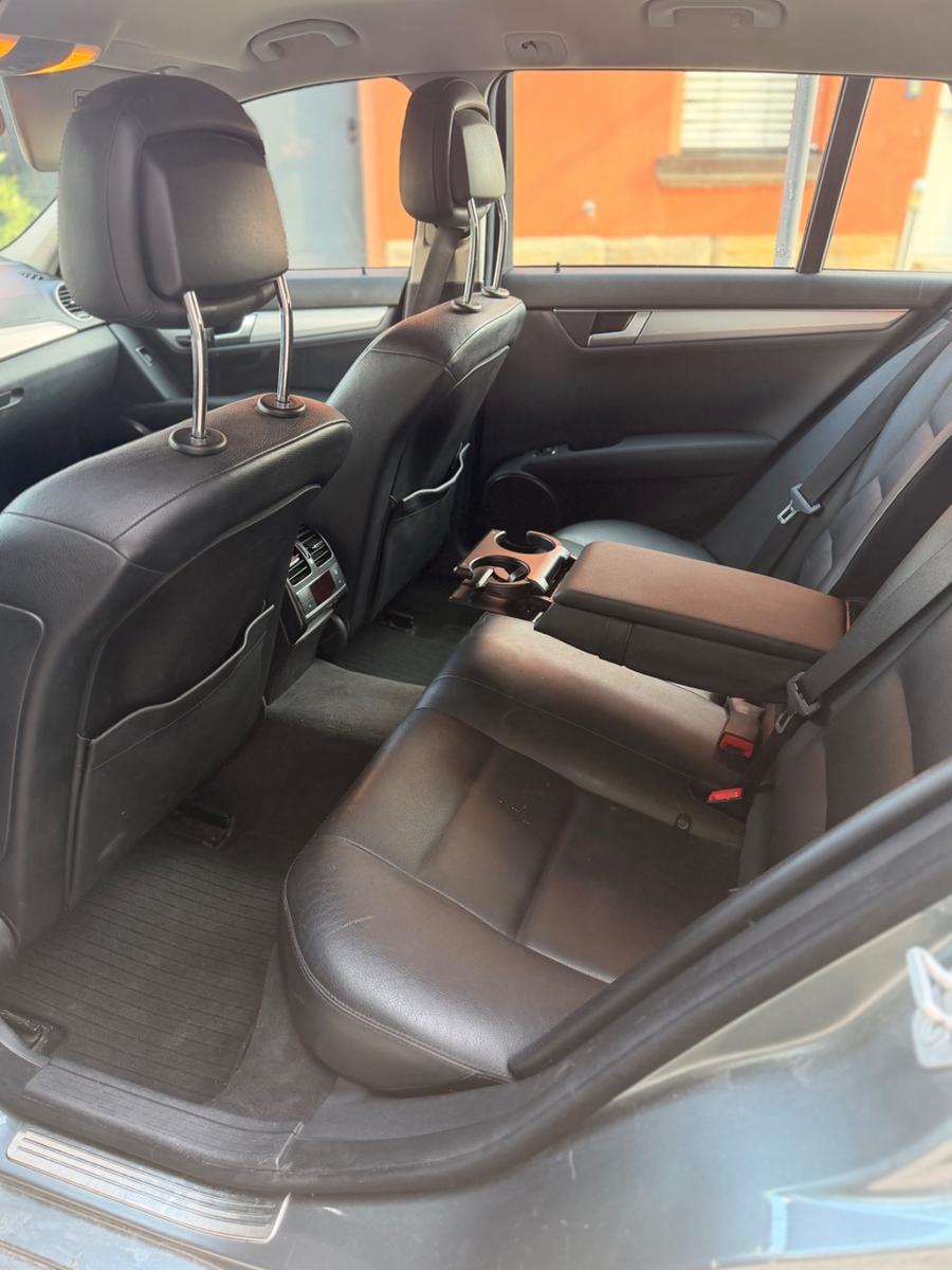 Mercedes-Benz C350 2011 — photo 12