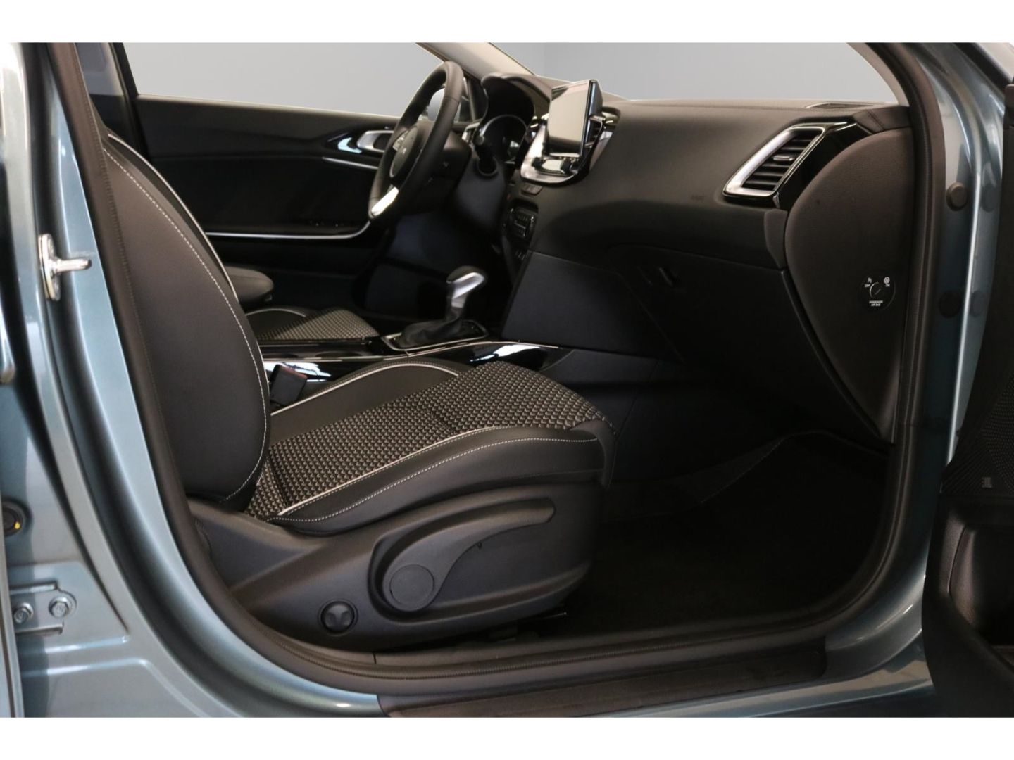 Fahrzeugabbildung Kia Ceed_sw Spirit Panoramadach Memory-Sitze Navi