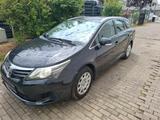 Toyota Avensis Combi 2,0-l-D-4D Comfort - Toyota Avensis: Comfort