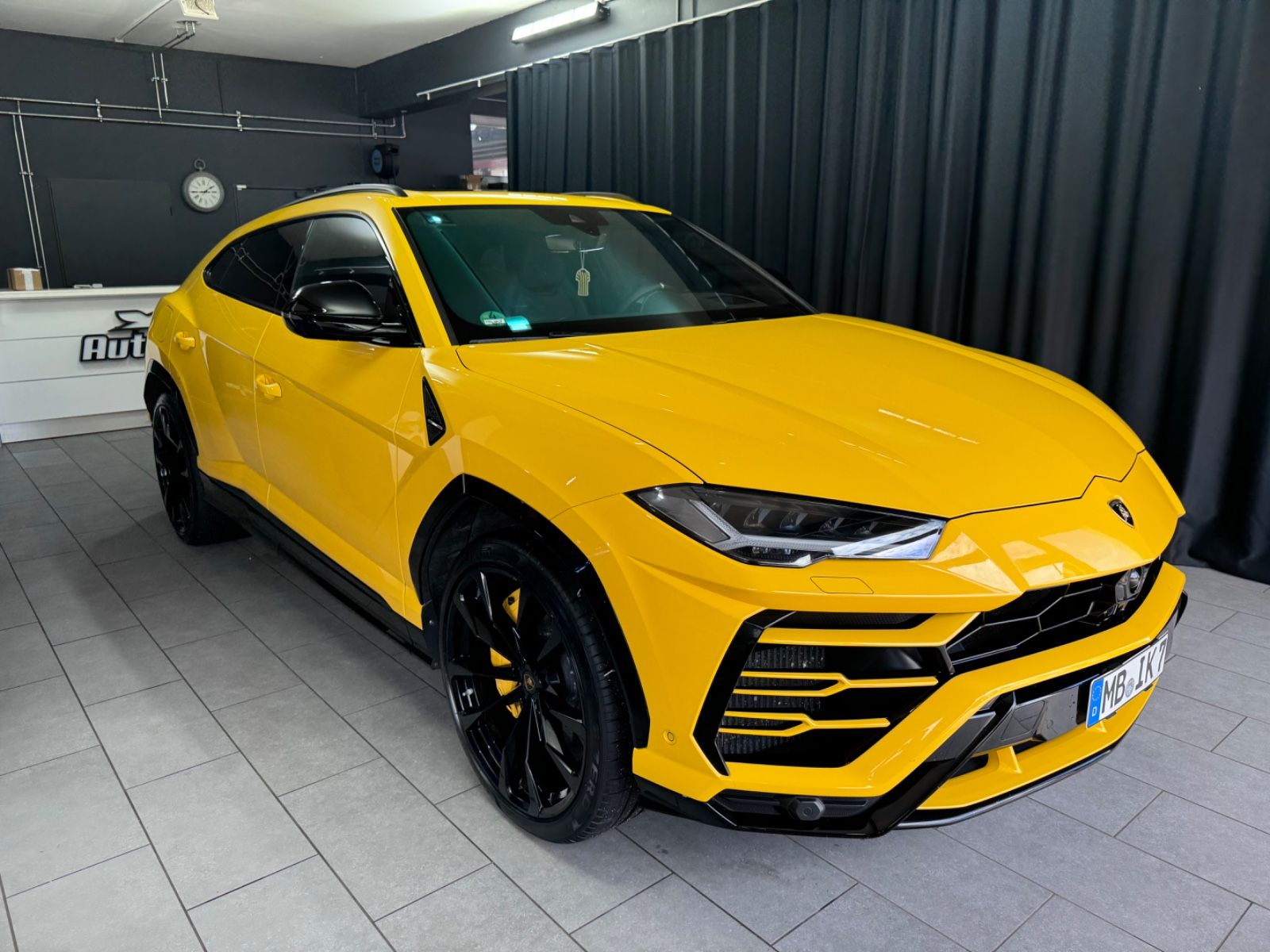 Fahrzeugabbildung Lamborghini URUS| MASSAGE | PANO |LUFT|B/O|NIGHT|23ZOLL|ADAS