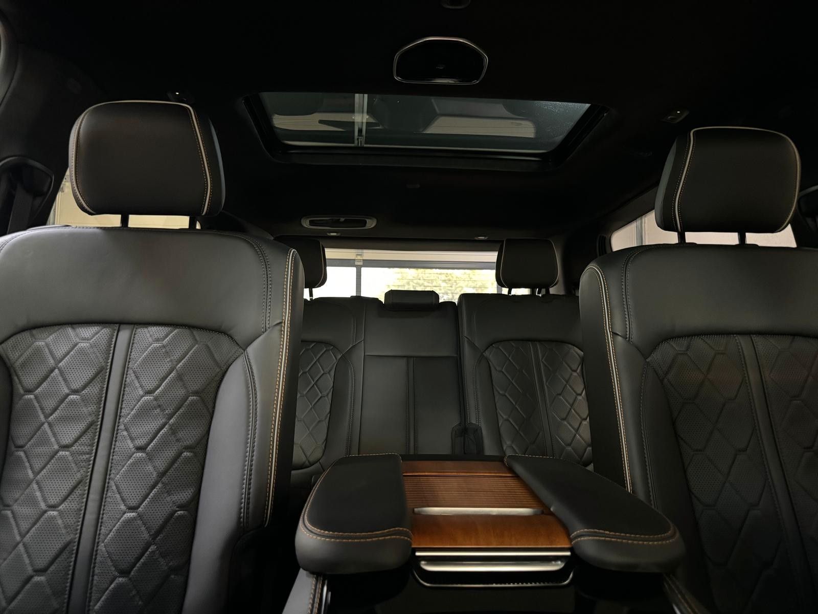 Fahrzeugabbildung Jeep GRAND WAGONEER SER. III BLACK LINE-24"6.4L V-8 .