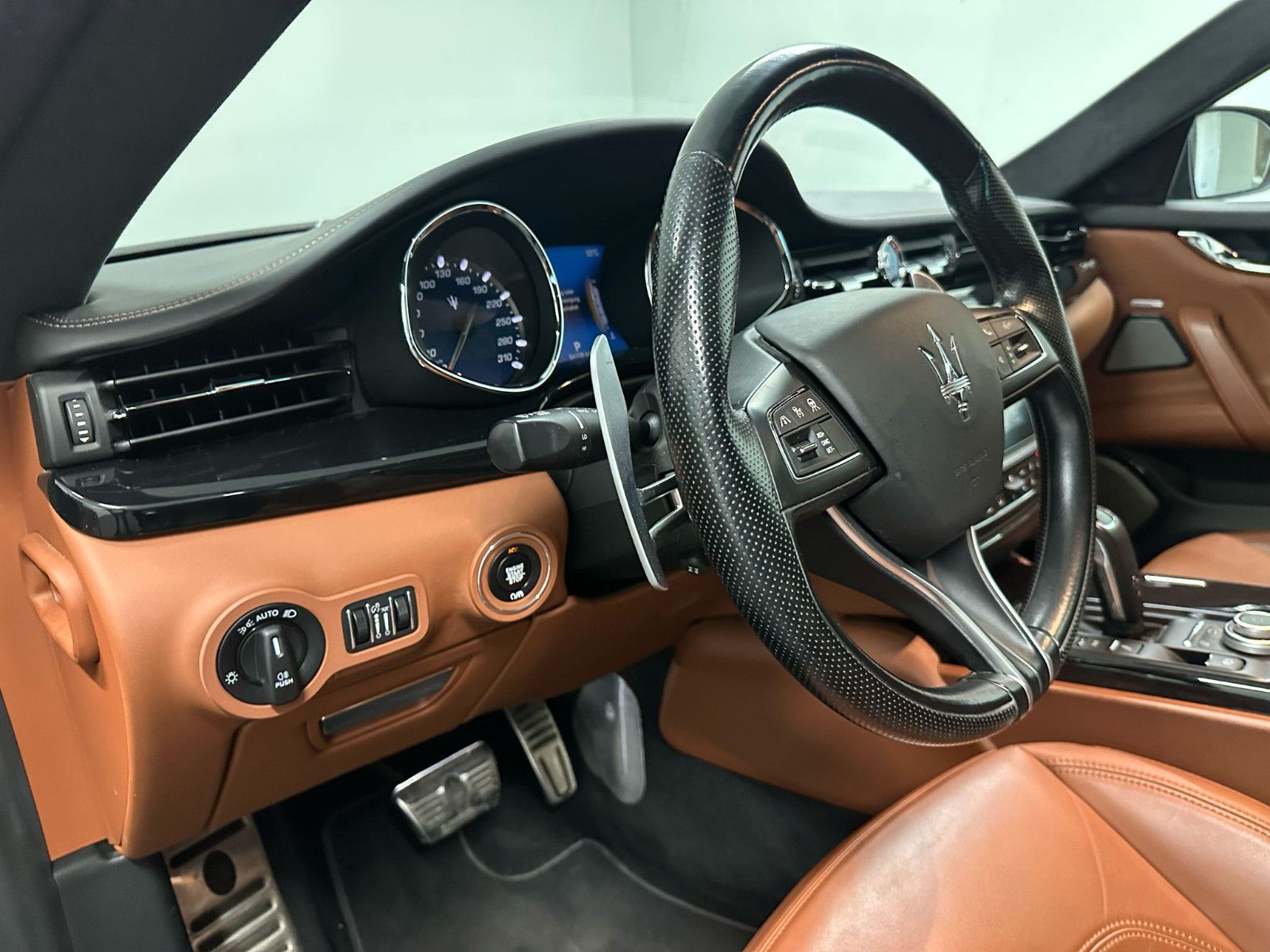 Fahrzeugabbildung Maserati Quattroporte S Q4 *SKYHOOK*B&W*SOFTCL.*KEYLESS*