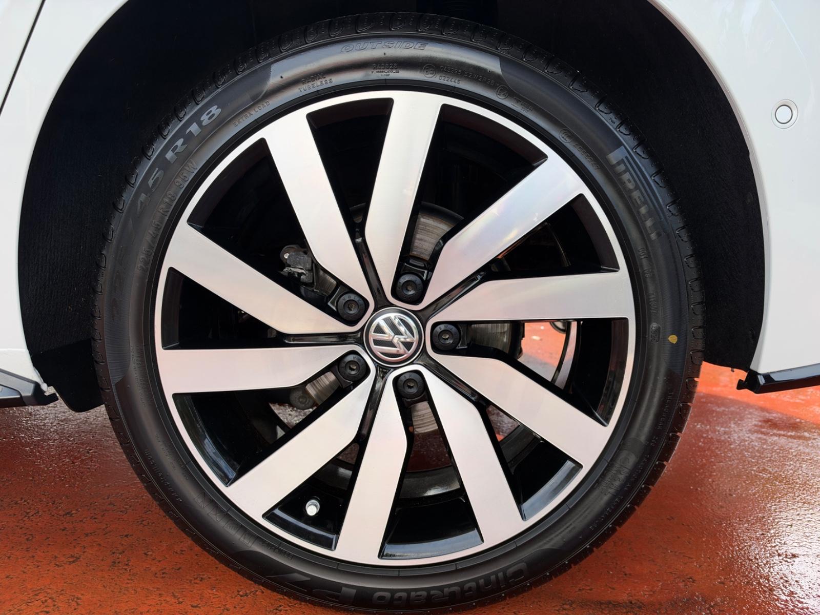 Volkswagen Touran 2.0 TDI, Highline, R-Line-Paket 1. Hand