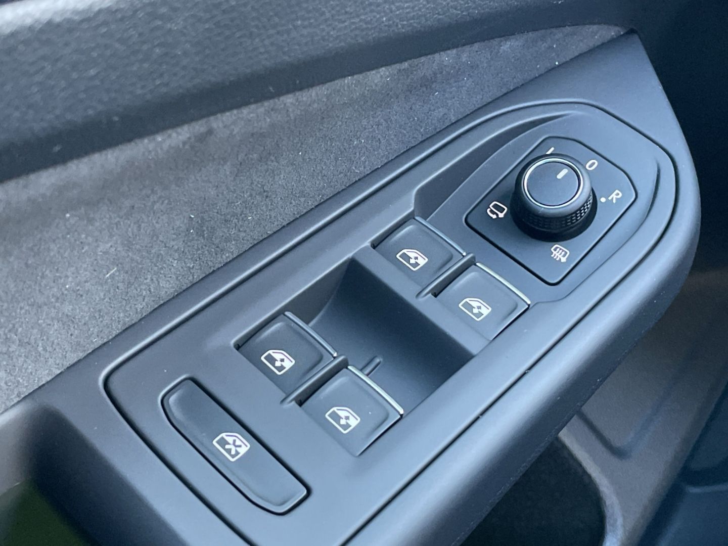 Golf Variant VIII 1.5 eTSI DSG R-Line AHK/Kamera