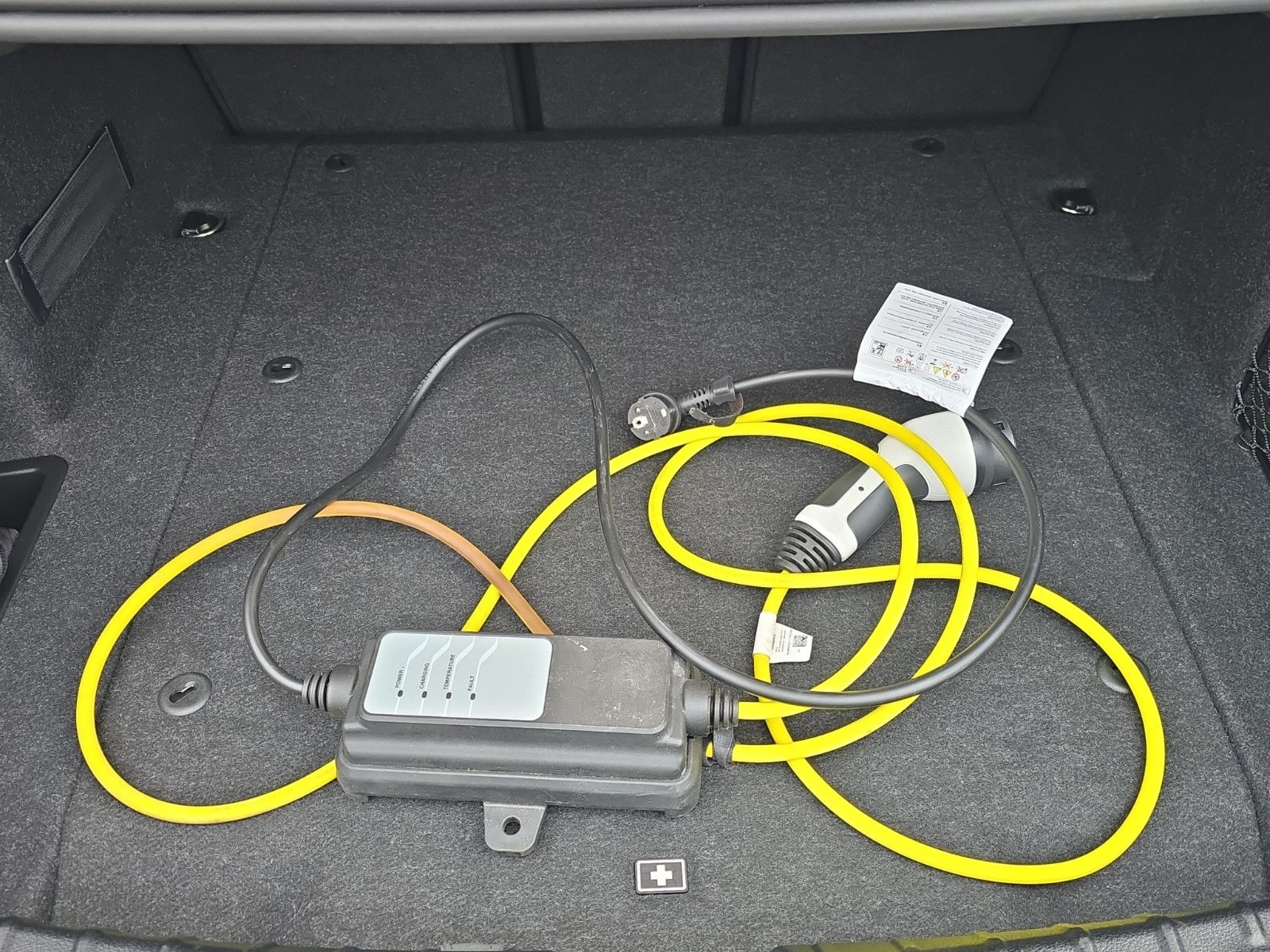 Fahrzeugabbildung BMW 330 e iPerformance M-Sportpaket +LED+ALCANTARA