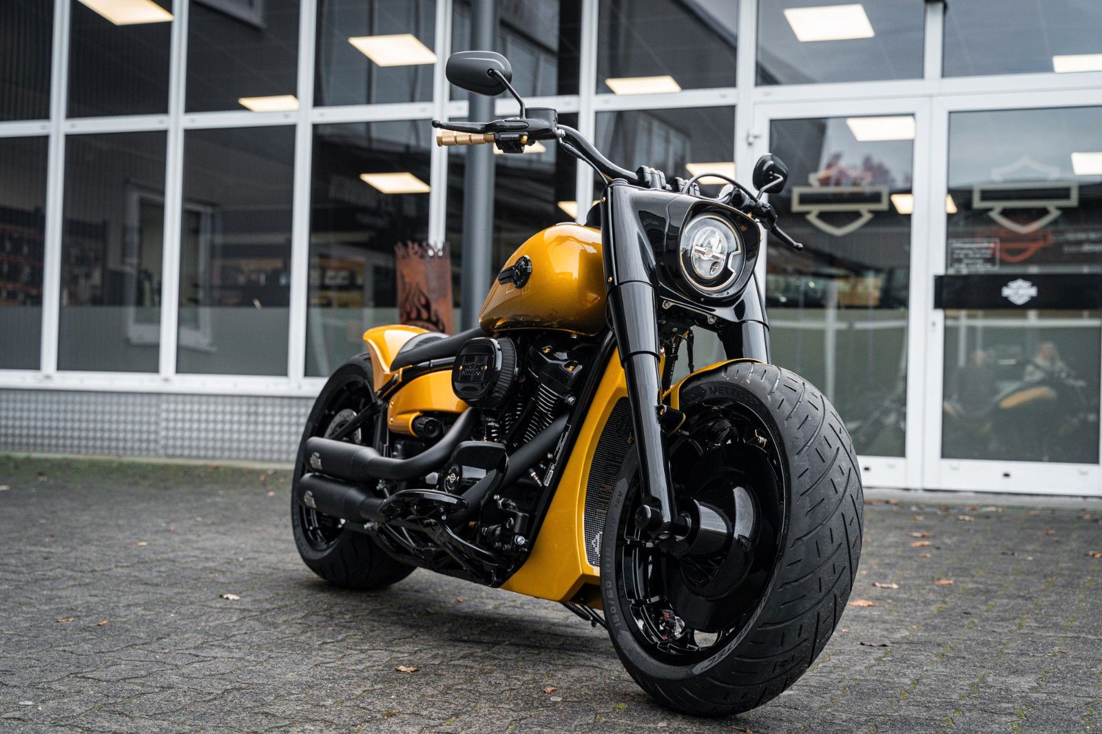 Fahrzeugabbildung Harley-Davidson GOLD DARK FAT BOY FLFBS 114 MY24 - JEKILL&HYDE -